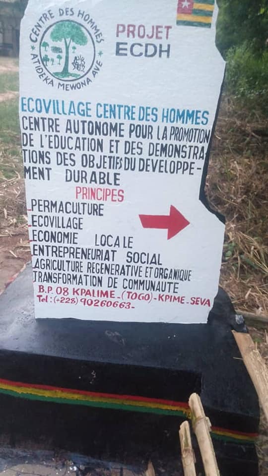 Project Ecovillage Centre des Hommes panel info in French