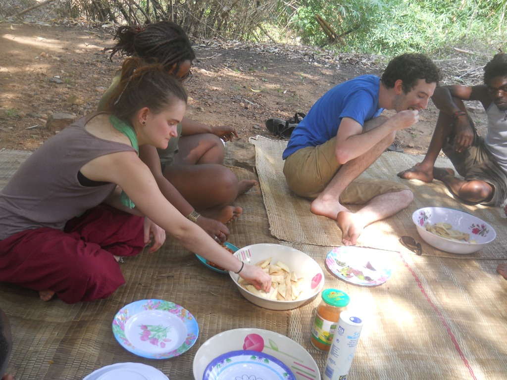 Past volunteering in Ecovillage CDH, dinner time. 