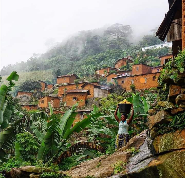 Tourisme au Togo : visite du village dans les montagnes d'Agou