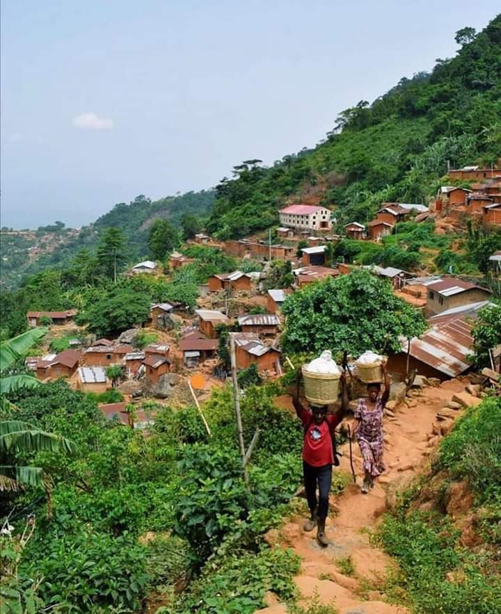 Centre des Hommes, voyage au Togo visite des plus hautes montagnes du village d'Agou