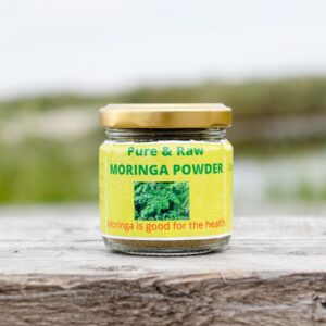 Pure and raw Moringa powder