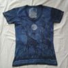 T-shirt batik for women. Two giraffes which in the middle of their neck the sun and in the back two giraffes that follow each other; light blue. 63 x 38 cm.