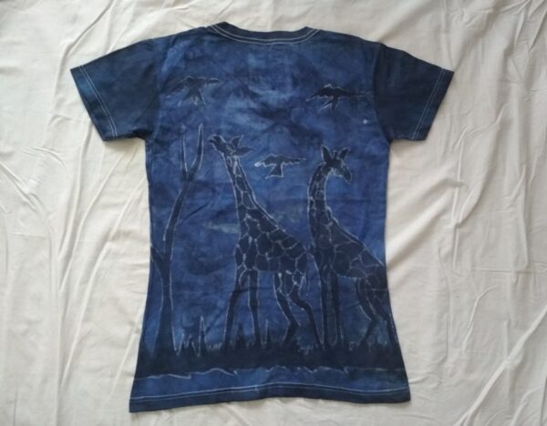T-shirt batik for women. Two giraffes which in the middle of their neck the sun and in the back two giraffes that follow each other; light blue. 63 x 38 cm. - Image 2