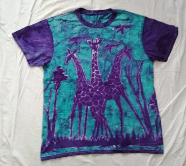 T-shirt batik unisex. Three Giraffes in front and Two Giraffes in back. Purple in Green, 71 x 45 cm.