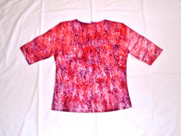 T-shirt batik for women. In front elephant and on back the dotted line, purple red. 53 x 38 cm. - Image 2