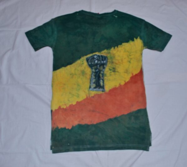 T-shirt batik for men. In front mother Africa and on back one love, red-yellow-green. 73 x 51 cm. - Image 2