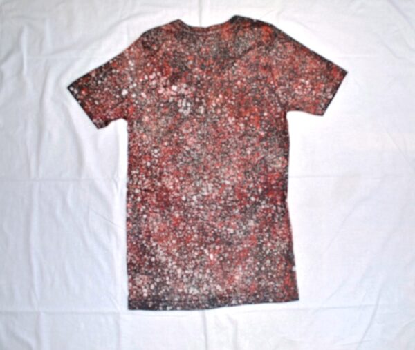 T-shirt batik for men. In front lion and on the back dotted lines, red, slim and V-neck. 74,5 x 35,5 cm. - Image 2