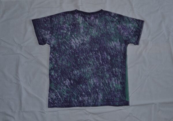 T-shirt batik for children unisexe. In front an elephant and on the back stripe, green colour of purple. 53,5 x 38,5 cm. - Image 4