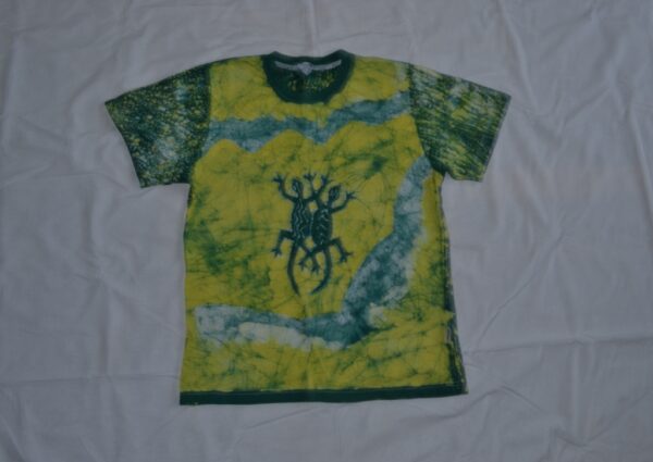 T-shirt for children unisexe. In front two lizards crossed and on the back the stripe, yellow-green. 54 x 31 cm.