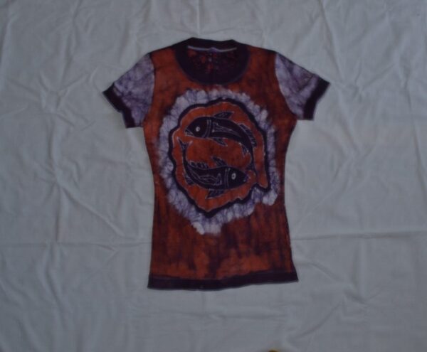 T-shirt batik for young lady. In front two fish design and on the back dotted lines, dark red. 59 x 30 cm. - Image 3