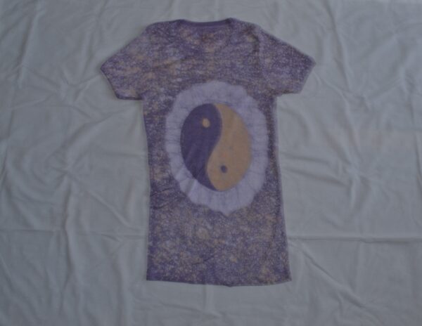 T-shirt batik for women. In front yin and yang and on the back dotted lines, slim neutral purple yellow. 66 x 28 cm.