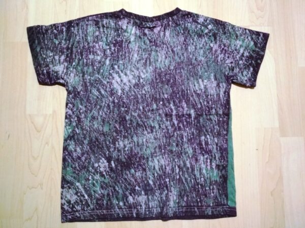 T-shirt batik for children unisexe. In front an elephant and on the back stripe, green colour of purple. 53,5 x 38,5 cm. - Image 2